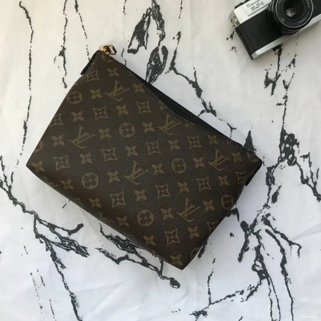 Louis PALLAS BEAUTY CASE Vuitton 0515